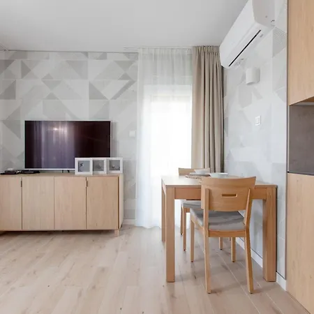 Kremowy By Major Domus Club *